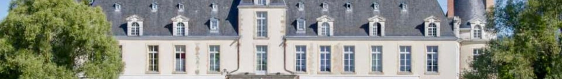 Helikoptera noma Château D’Augerville netālu no Fontainebleau