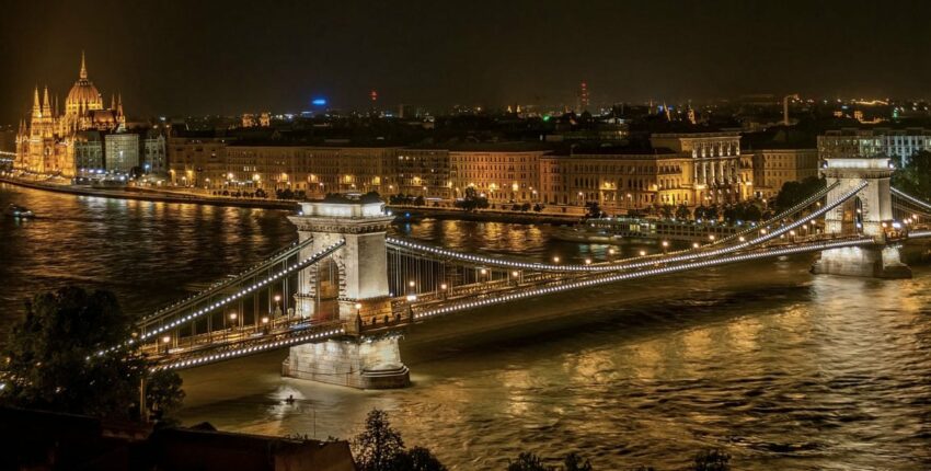 Parīze - Budapešta : privātā reaktīvā lidmašīna noma