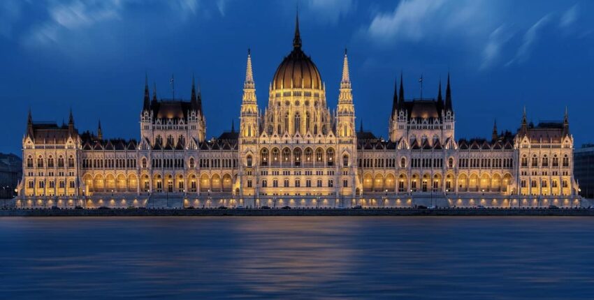 Parīze - Budapešta : privātā reaktīvā lidmašīna noma