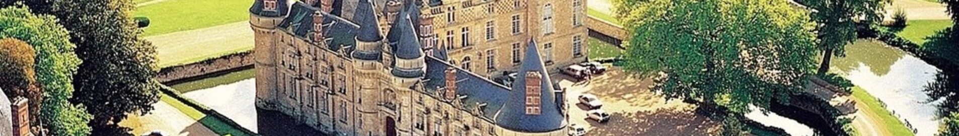 Iznomāt helikopteru Château D’Esclimont ar pārlidojumu pār Tour de Paris
