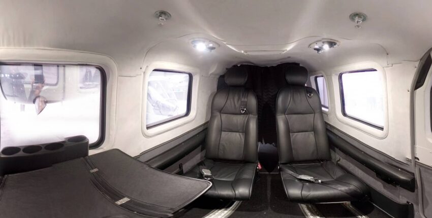 Jet privé Vulcanair Avitor TP 600 intérieur siège noirs