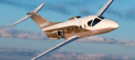 emplacement de jet privé : intérieur HAWKER 400 XP, sièges cuir beige.