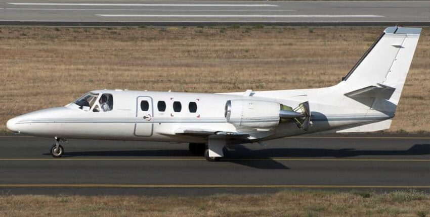 Location de jet privé : Cessna CJ sur piste herbeuse.