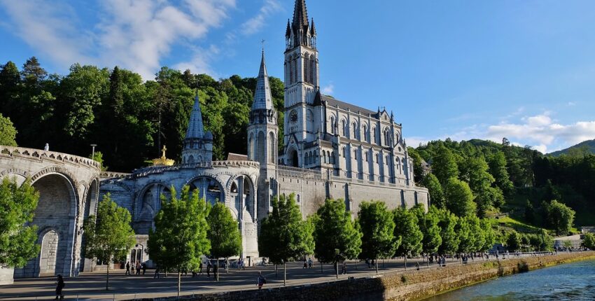 Tarbes Lourdes Pirenejos : privātā reaktīvā lidmašīna noma 