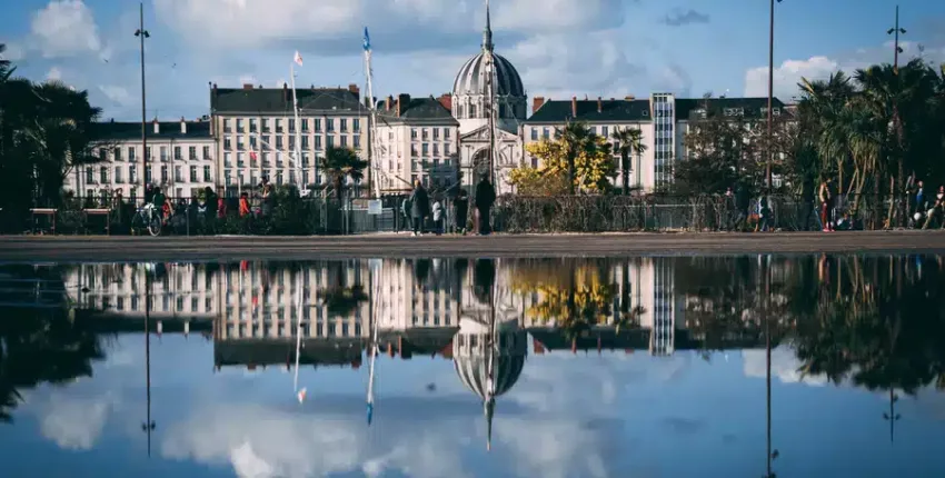 Nantes: privātā reaktīvā lidmašīna noma