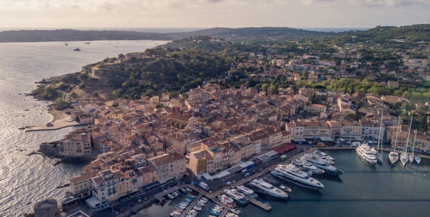 Sen-Tropez: privāto lidmašīnu noma
