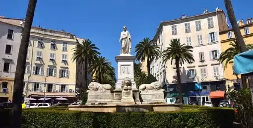 Ajaccio-Napoléon-Bonaparte: privātā reaktīvā lidmašīna noma 