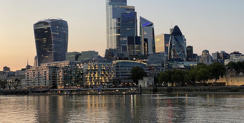 Minhene - Londona: privātā reaktīvā lidmašīna noma