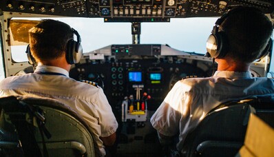 Kā kļūt par privātā reaktīvā lidaparāta pilotu?
