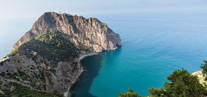 côtes d'Algérie avec mer turquoise
