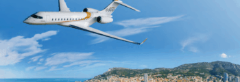 Jet privé Gulfstream G500 décollage au-dessus de la mer