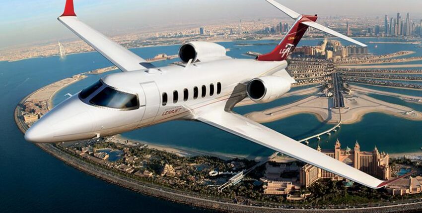 location de jet privé survolant Palm Jumeirah et Dubaï.