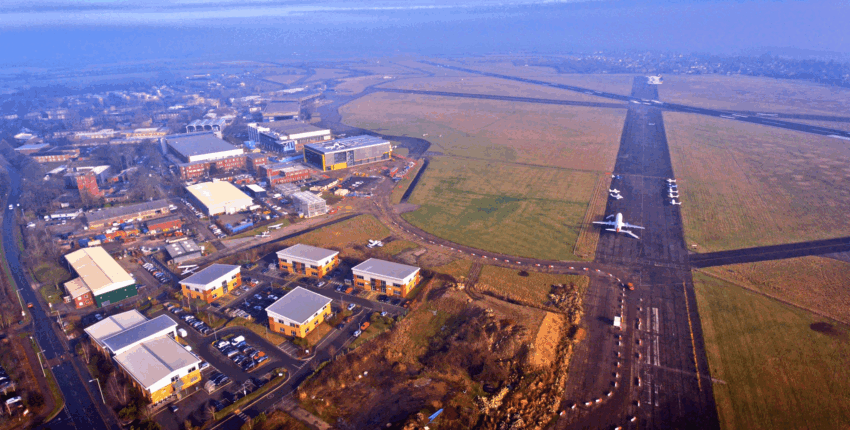 Iznomāt privātu reaktīvo no Cranfield Airport