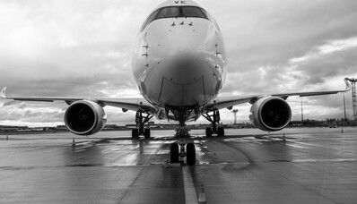 Veiksmīgs korporatīvais seminārs: kāpēc izvēlēties privāto lidmašīnu vai helikopteru?