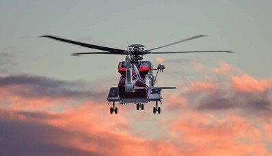 Noīrējiet transporta helikopteru.