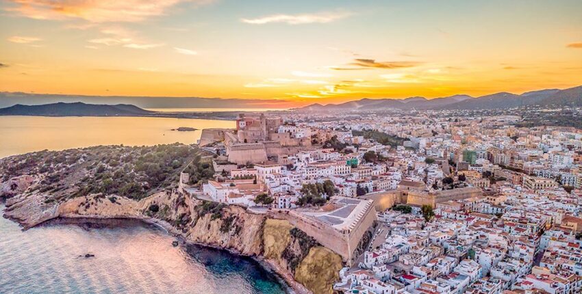 Amsterdama - Ibiza : privātā reaktīvā lidmašīna noma