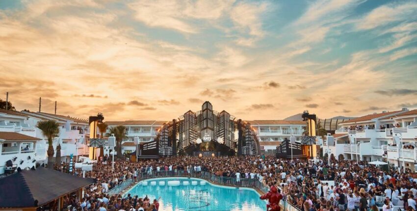 Amsterdama - Ibiza : privātā reaktīvā lidmašīna noma